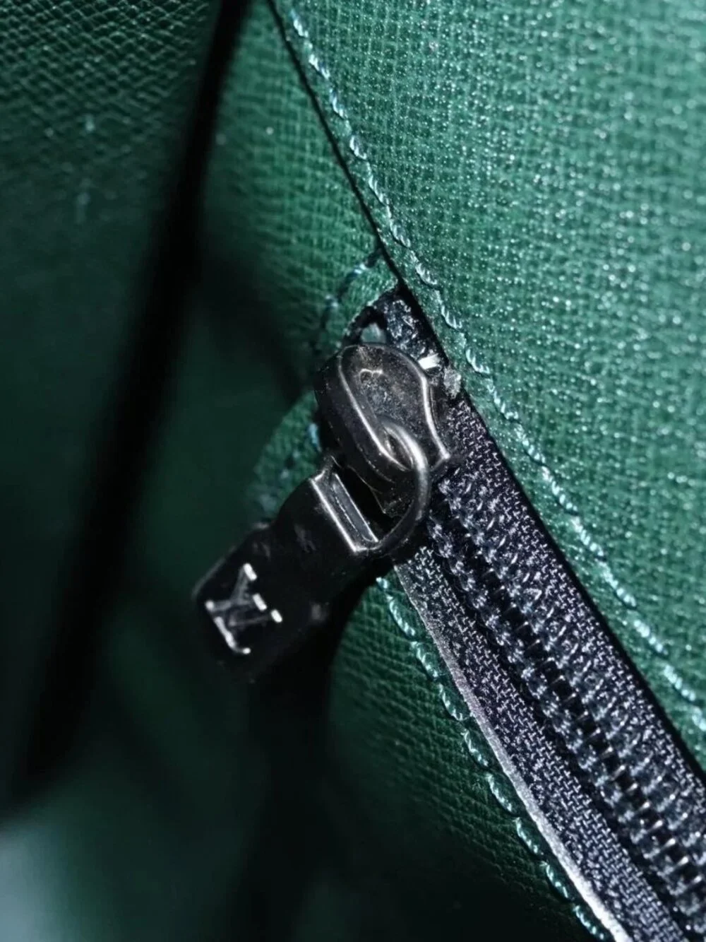 LOUIS VUITTON Taiga Leather Volga Briefcase Epicea M30204 LV Auth BA235 - Picture 13 of 16